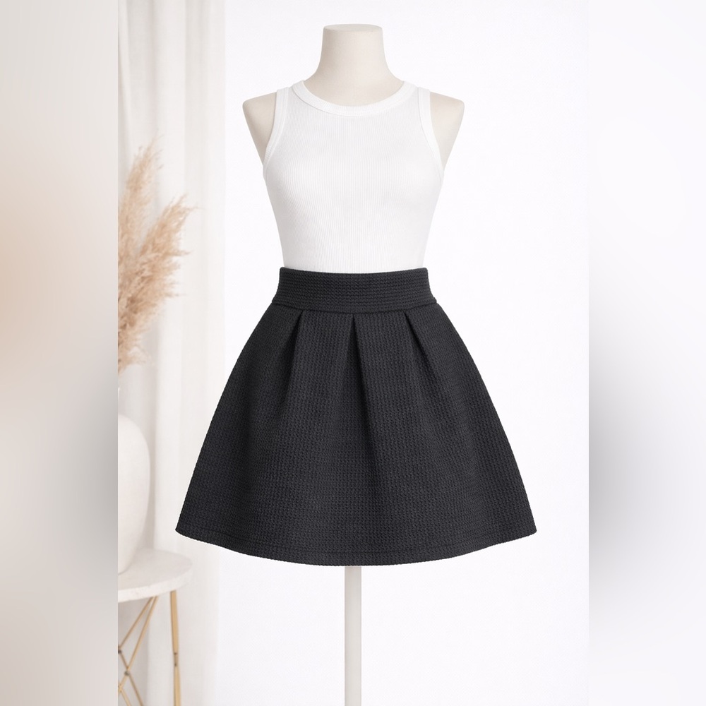 Bebe Black Textured Mini Skirt Size L Stretch High Waist Flared Skirt